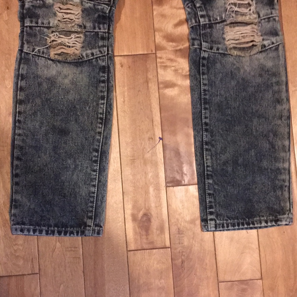 Distressed Jeans - Picture 5 of 8
